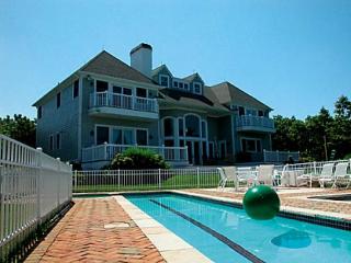 16 Watermill Height Dr, Watermill NY  11976-2443 exterior