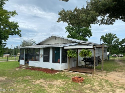 2060 Gay Ave, Sneads, FL 32460-2226