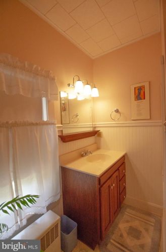 563 Columbia Ave, Bangor PA  18013-1747 exterior