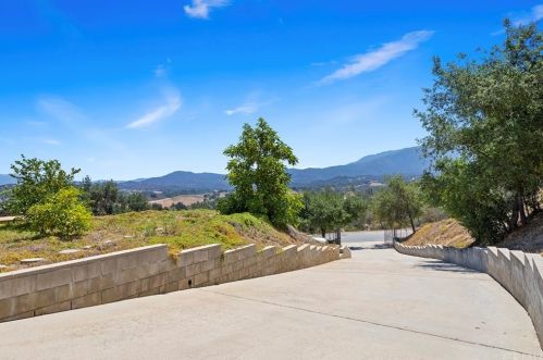 47445 Rainbow Oaks Dr, Temecula CA  92592-2937 exterior