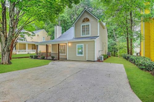 1018 Autumn Crest Ct, Stone Mountain GA  30083-5152 exterior