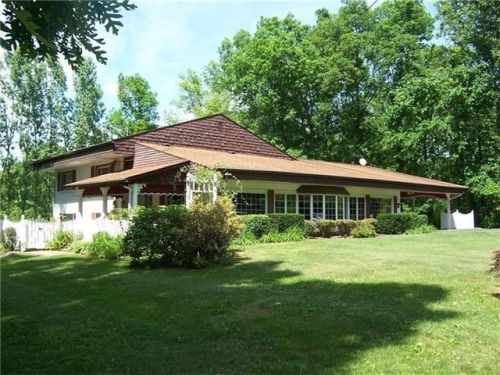 4405 Thomason Rd, Hermitage, PA 16150-9232