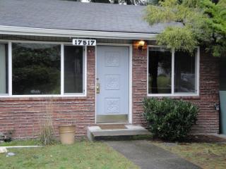 17515 5th Ave, Seattle WA  98155-3506 exterior