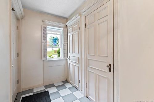 40 4th St, Ansonia, CT 06401-1650