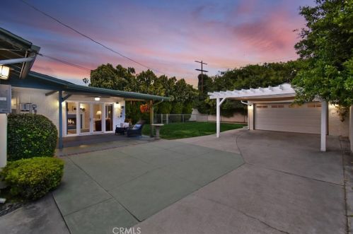 5648 Murietta Ave, Van Nuys CA  91401-4708 exterior