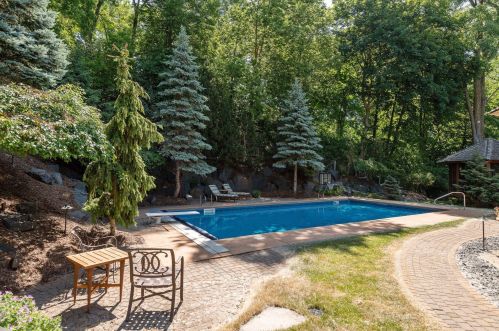5061 Interlachen Blf, Minneapolis, MN 55436-1360
