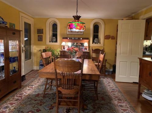 23 Greenough Pl, Middletown RI 02840-2752 exterior