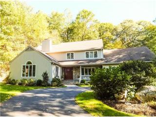 49 Shady Knoll Dr, Stamford, CT 06903-1926