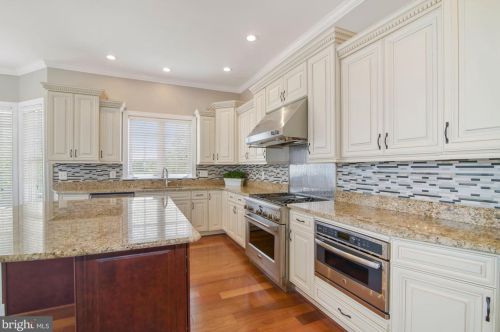 19372 Ml Dm Pl, Leesburg VA 20176-1637 exterior