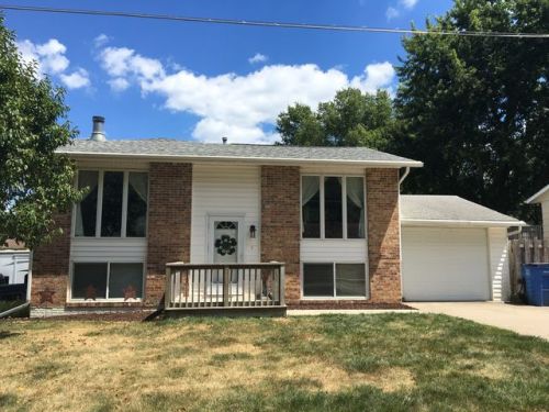 202 H St, Indianola, IA 50125-2218