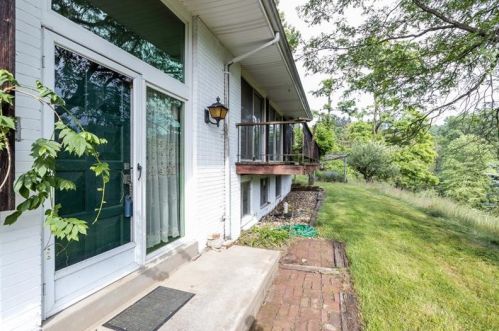 1743 Old State Rd, Gibsonia, PA 15044-6168