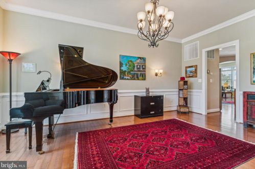 8373 Pedigrue Ct, Gainesville VA  20155-3240 exterior