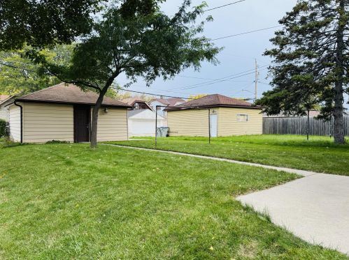 3377 14th St, Milwaukee, WI 53206-2855