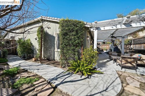 9744 Golden Sky Way, Gilroy CA  95020-9663 exterior