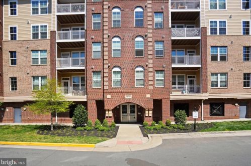 13740 Endeavour Dr, Herndon, VA 20171