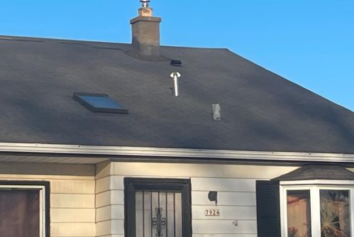 7924 Medford Ave, Milwaukee, WI 53218-3538