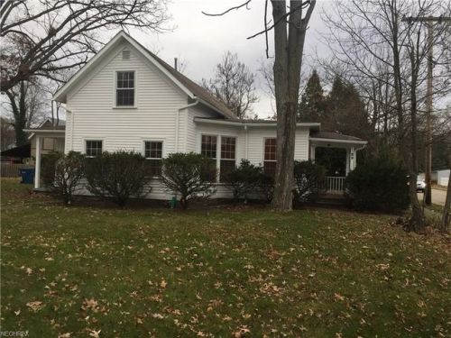 89 Adams St, Berea, OH 44017-2149