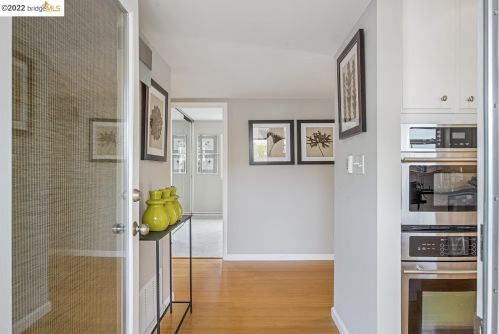 583 Chetwood St, Oakland, CA 94610-1427