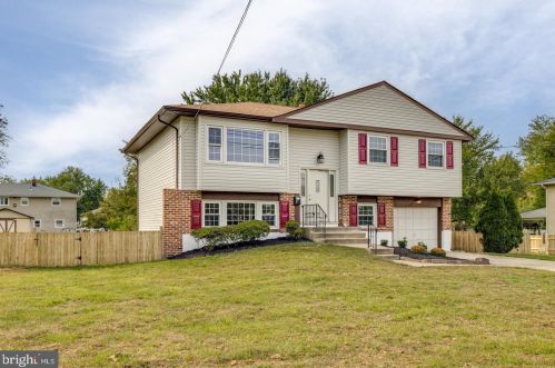 2423 Branch Pike, Riverton NJ  08077-4262 exterior