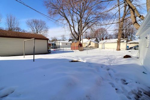 1240 Marian Ln, Green Bay WI  54304-2338 exterior