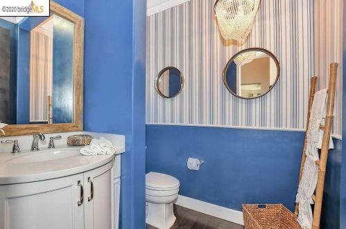 13445 Campus Dr, Oakland CA  94619-3711 exterior