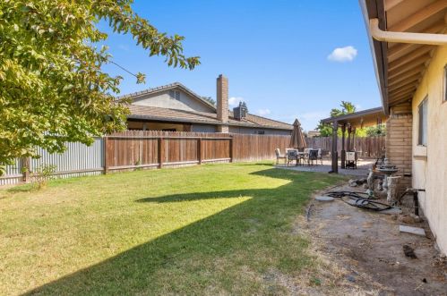 14822 Pueblo Dr, Manteca CA  95336-2550 exterior