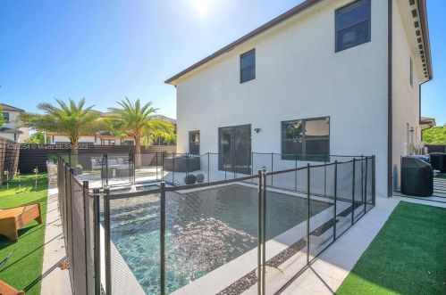 8745 157th Ter, Hialeah, FL 33018