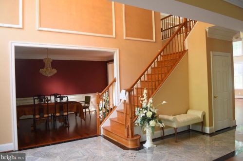 6649 Tansey Dr, Falls Church VA  22042-4016 exterior