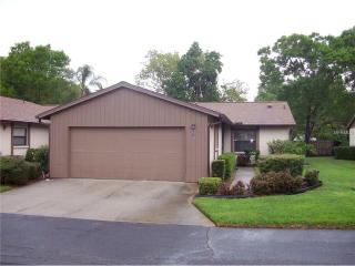 519 Oak Hill Cir, Sarasota, FL 34232-1852