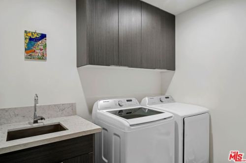 4709 Norwich Ave, Van Nuys CA  91403-2017 exterior