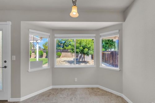 537 Stanford St, Vacaville CA  95687-4609 exterior