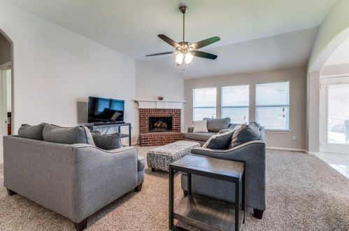 403 Canadian Trl, Midlothian TX  76063-7563 exterior