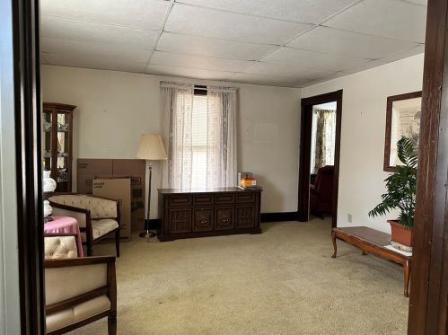 317 Lincoln Ave, Grove City PA  16127-1839 exterior