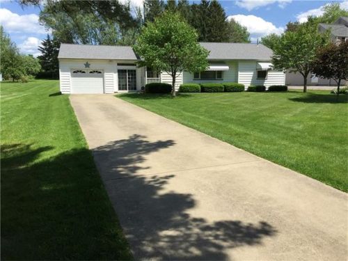 133 Crescent Dr, Hermitage, PA 16148-1756