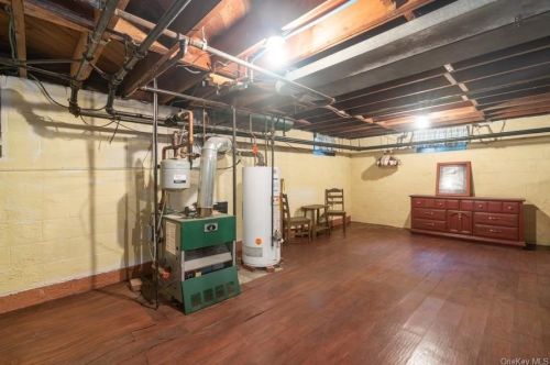 22 Circular Rd, Poughkeepsie NY 12601-4635 exterior