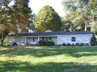 25 Palmer Pl, Bridgeport, CT 06612-1916