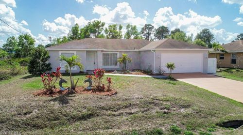 3207 25th St, Lehigh Acres, FL 33976-3917