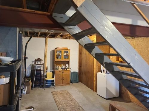 106 Falcon Dr, Connellsville PA  15425-2207 exterior