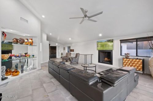 1439 Echo Ln, Phoenix AZ  85020-3831 exterior