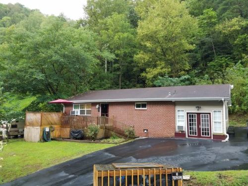 1256 Red Creek Rd, Pikeville, KY 41501-6735
