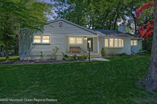 808 Roseld Ave, Tinton Falls, NJ 07712-4165