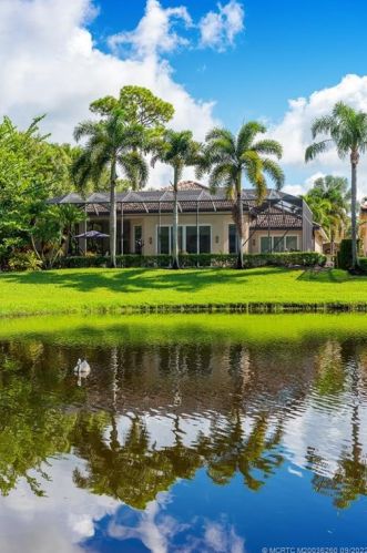 8801 One Putt Pl, Fort Pierce FL  34986-3068 exterior