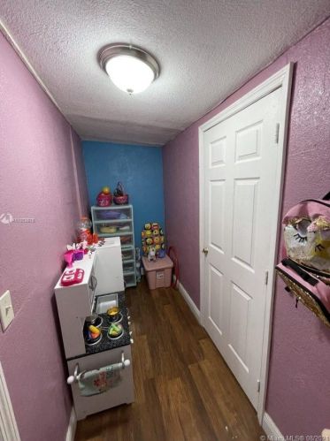 1401 29th St, Hialeah FL  33012-5551 exterior