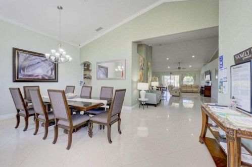 160 Saratoga Ave, Fort Pierce FL  34953-5974 exterior