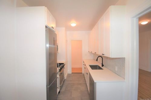 445 Gramatan Ave, Mount Vernon NY  10552-2924 exterior