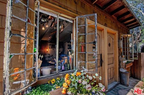 21658 Encina Rd, Topanga CA  90290-3524 exterior