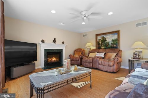 56 Sherwood Cir, West Enola PA  17025-1840 exterior