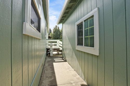 6 Whispering Way, Lodi CA  95242-9563 exterior