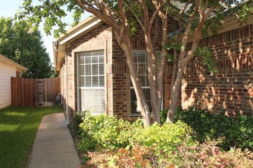 6425 Claire Dr, Fort Worth, TX 76131-1317