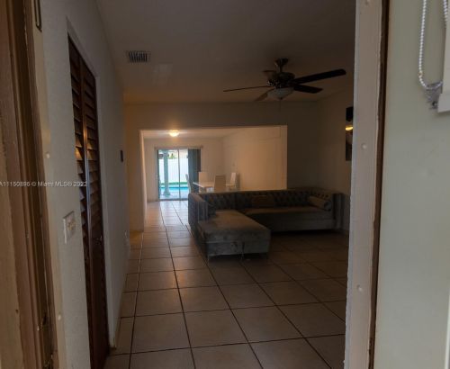 6265 111th Ter, Hialeah FL  33012-2354 exterior